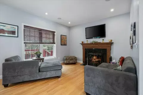 Living - 160 Brookside Dr, Gardner, MA 01440 photo 2 of 3
