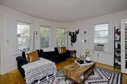 39 Dewey St, Chicopee, MA 01020 photo 3