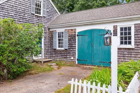 46 Emmons Rd, Falmouth, MA 02540