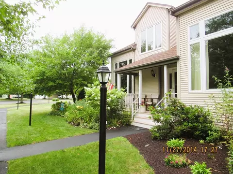 4 Willow Pond Dr #4, Rockland, MA 02370