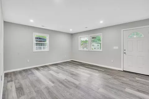 Living - 6 Shelby St, Springfield, MA 01109 photo 1 of 4