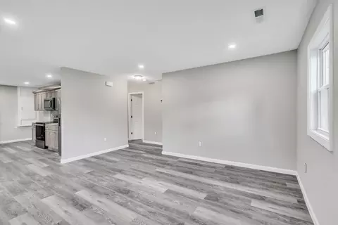 Living - 6 Shelby St, Springfield, MA 01109 photo 4 of 4