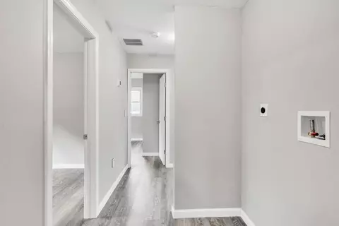 Entry Way - 6 Shelby St, Springfield, MA 01109 photo 4 of 4