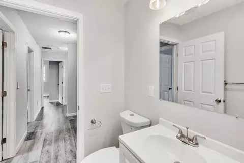 Entry Way - 6 Shelby St, Springfield, MA 01109 photo 3 of 4