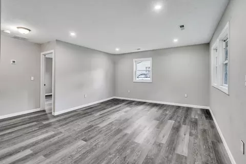 Living - 6 Shelby St, Springfield, MA 01109 photo 2 of 4