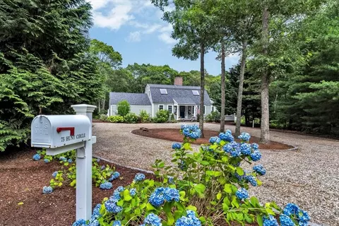 75 The Hunt Cir, Mashpee, MA 02649 photo 2