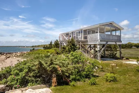 11 Sea Marsh Way, Mattapoisett, MA 02739