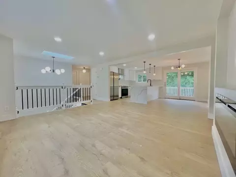 28 Greenfield St, Attleboro, MA 02703