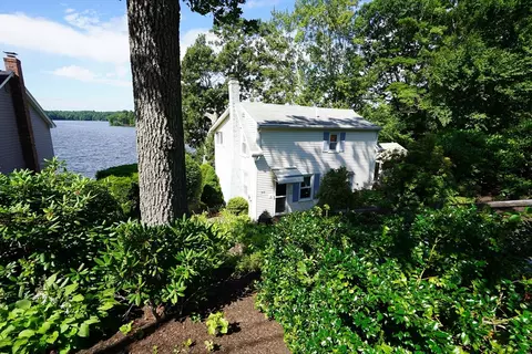 55 Gilmore Rd, Wrentham, MA 02093
