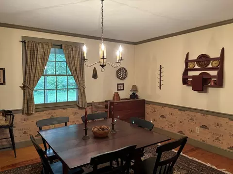Dining - 160 Greenwich Rd, Hardwick, MA 01082 photo 1 of 3