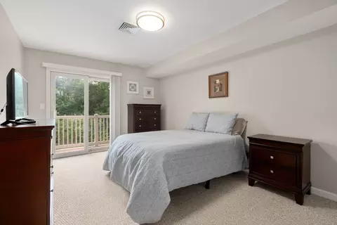 2 Duck Pond Rd #127, Beverly, MA 01915