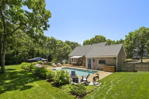 41 Dodgers Hole Rd, Edgartown, MA 02539