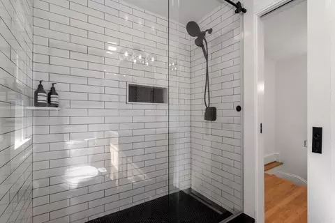Bath - 17 Commodore Rd, Worcester, MA 01602 photo 2 of 3