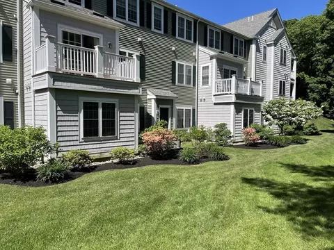 94 Village Dr #94, Quincy, MA 02169