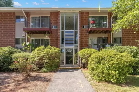 11 Crescent Dr #10, Andover, MA 01810