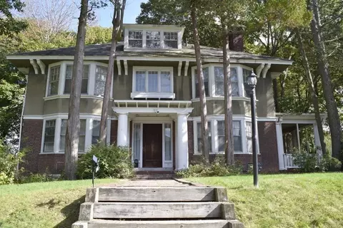 11 Kenilworth Rd, Worcester, MA 01602