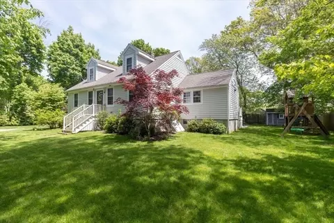 28 Crowes Ln, Hingham, MA 02043 photo 2