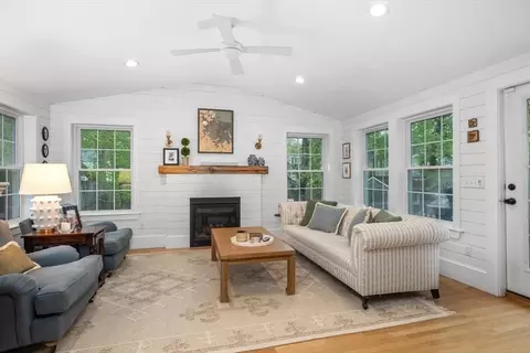 28 Crowes Ln, Hingham, MA 02043 photo 4