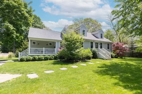 28 Crowes Ln, Hingham, MA 02043 photo 1