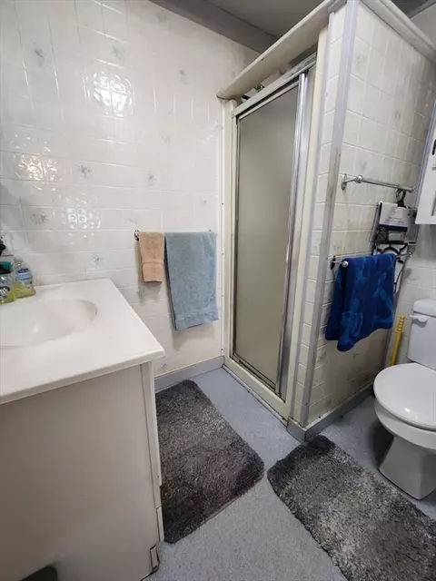 Bath - 100 Locust Ave, Worcester, MA 01604 photo 1 of 1