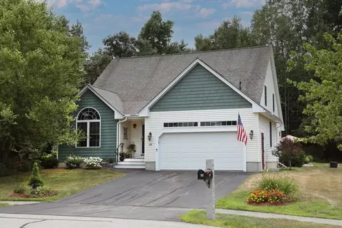 38 Autumn Ln #38, East Kingston, NH 03827