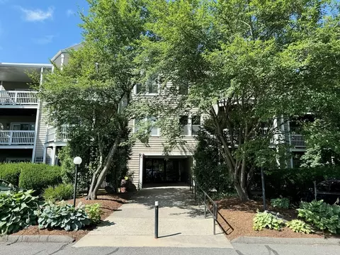 23 Randolph Pl #110, Northampton, MA 01060