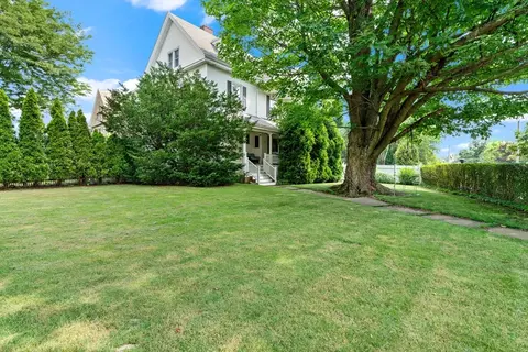 629 Commonwealth Ave #1, Newton, MA 02459