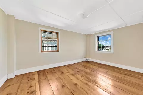 Bedroom - 29-31 Pleasant St, Gloucester, MA 01930 photo 2 of 3
