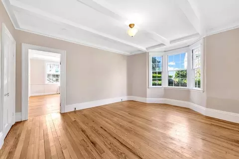 Living - 29-31 Pleasant St, Gloucester, MA 01930 photo 2 of 8