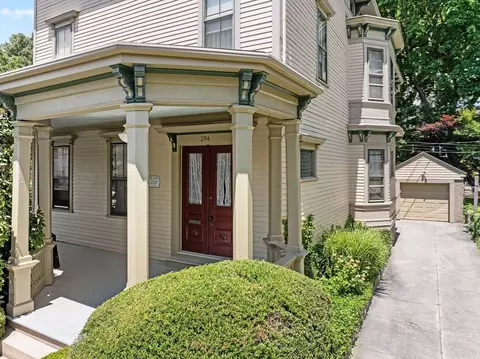 294 French St, Fall River, MA 02720 photo 3