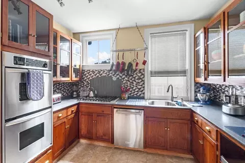 294 French St, Fall River, MA 02720 photo 8