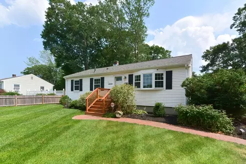 30 Meadow St, North Attleboro, MA 02760