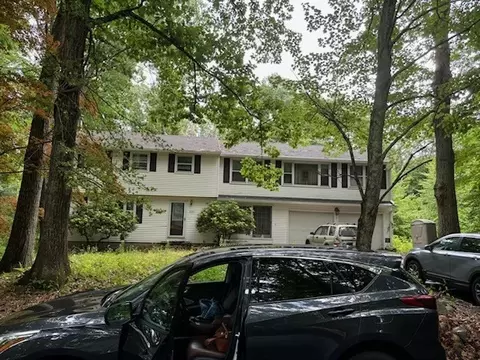 220 Juniper Dr, Palmer, MA 01069