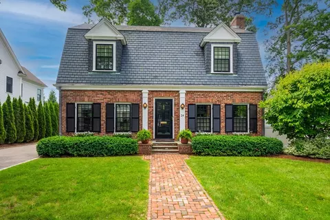 24 Cleveland Rd, Needham, MA 02492