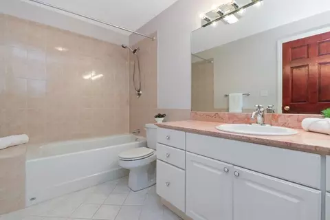 95 Centre St #1, Brookline, MA 02445 photo 24