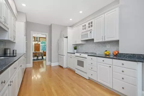 95 Centre St #1, Brookline, MA 02445 photo 12