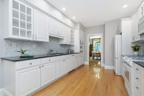 95 Centre St #1, Brookline, MA 02445 photo 11