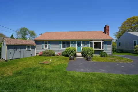 76 Smith St, Barnstable, MA 02601