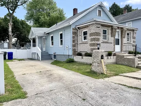 97 Groveland St, Springfield, MA 01108