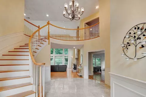 44 Mill Rd, North Andover, MA 01845