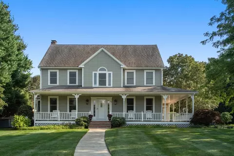35 Wycliffe Rd, Walpole, MA 02032