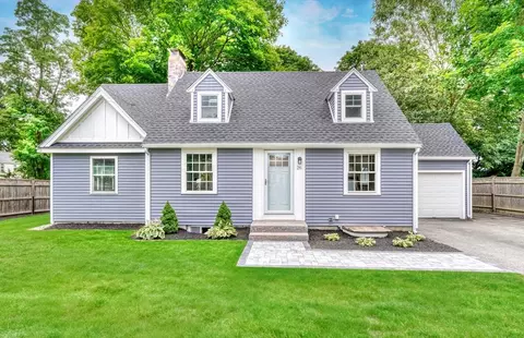 26 Hartford St, Natick, MA 01760
