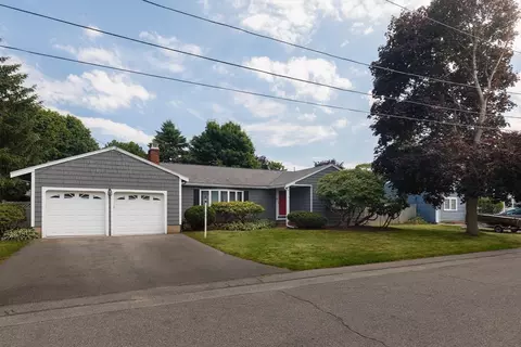 Exterior - 9 Crescent Rd, Hamilton, MA 01982 photo 2 of 2