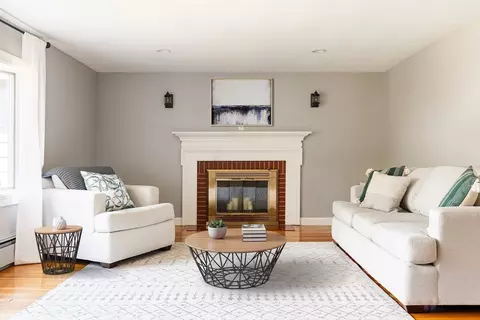 Living - 9 Crescent Rd, Hamilton, MA 01982 photo 1 of 6