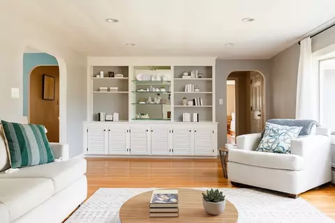 Living - 9 Crescent Rd, Hamilton, MA 01982 photo 3 of 6
