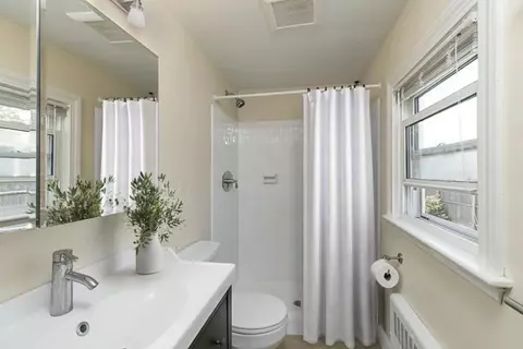 Bath - 9 Crescent Rd, Hamilton, MA 01982 photo 1 of 2