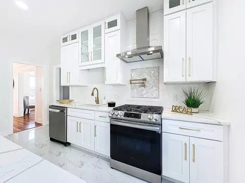 50 Burton St, Springfield, MA 01108