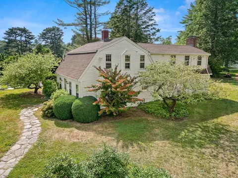 864 Bay Rd, Hamilton, MA 01982