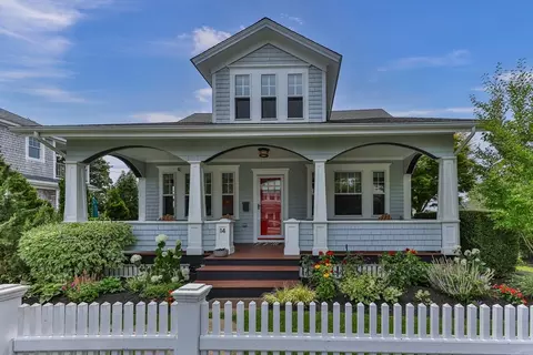 14 Brewster St, Provincetown, MA 02657