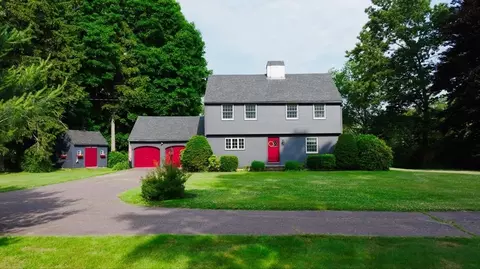 15 S Village Grn, Ipswich, MA 01938